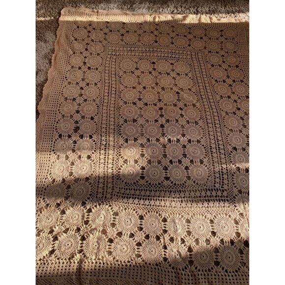 Vintage Crocheted Tablecloth 42 x 68 inches - Picture 5 of 6